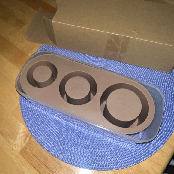 NWT Silicone Cylinder Ice Mold with Lid Stanley - Picture 5 of 5